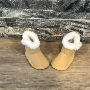 NWOT Carters 3-6 month‎ Cozy Tan Baby girl Boots